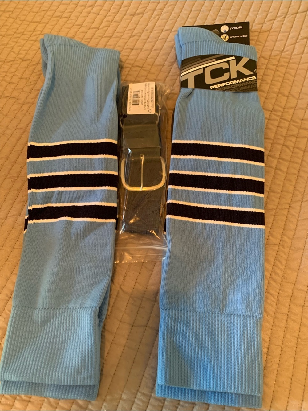 2 pairs performance baseball socks & 1 navy baseball belt Adult medium ALL NEW